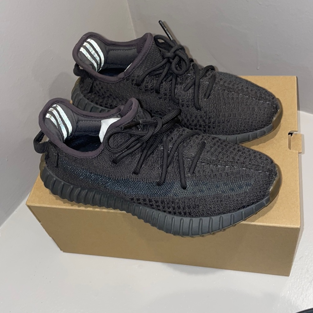 Yeezy Boost 350 V2 US Size 5 Cinder